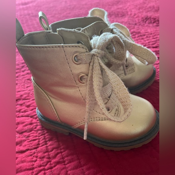Toddler Cat & Jack Metallic Gold Lace Up Combat Boots Size 5 - Picture 3 of 8